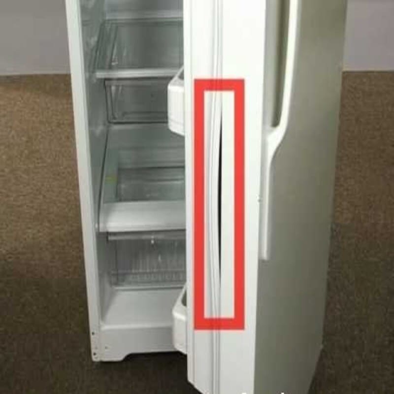 Tủ lạnh có gioăng cửa bị hỏng, hở, không đóng cánh tủ kín được