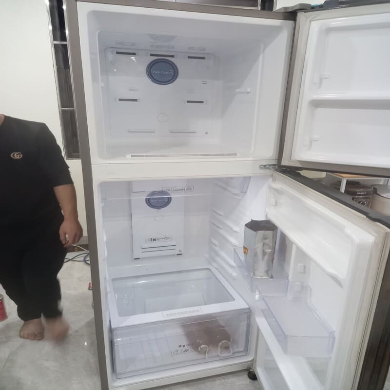 Tủ lạnh được sử dụng quá lâu, các thiết bị cũ cần phải bảo dưỡng, vệ sinh